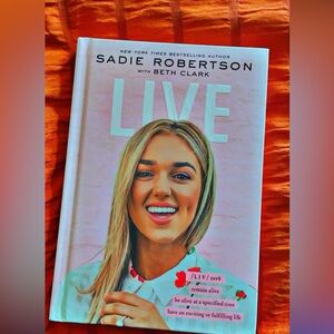 LIVE BY SADIE ROBERTSON